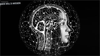 Künstliche Intelligenz Darstellung - Frau von der Seite mit Neuronen und Bild eines Gehirns